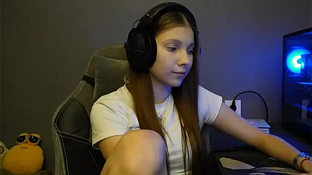 Snapshot of Softixq chatting on 12/02/25, 02:23 Softixq online show from 12/02/25, 02:23