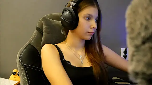 Snapshot of Softixq chatting on 12/13/25, 07:53 Softixq online show from 12/13/25, 07:53