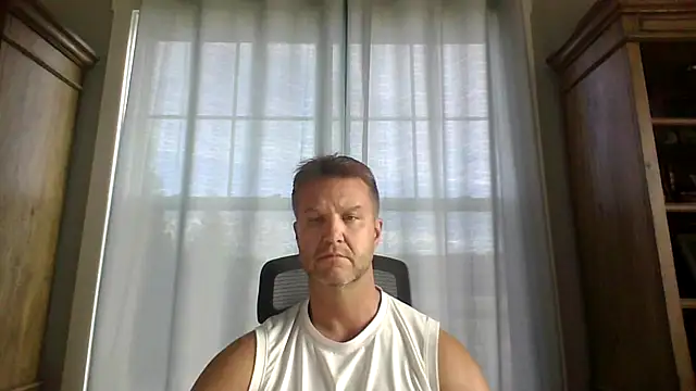Snapshot of 45andfit1 chatting on 11/04/25, 01:54 45andfit1 online show from 11/04/25, 01:54