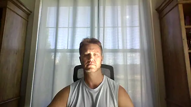 Snapshot of 45andfit1 chatting on 11/06/25, 03:24 45andfit1 online show from 11/06/25, 03:24
