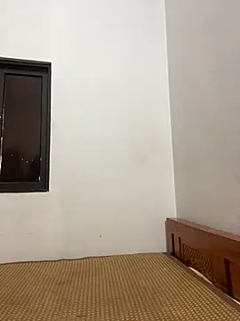 Bee Yellow00 online show from 11/02/25, 09:22