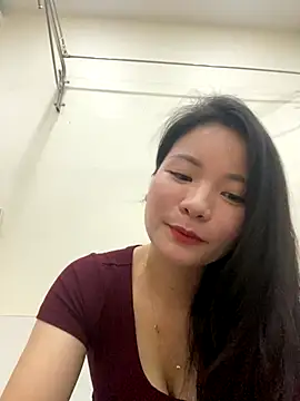 Bee Yellow00 online show from 11/07/25, 04:23