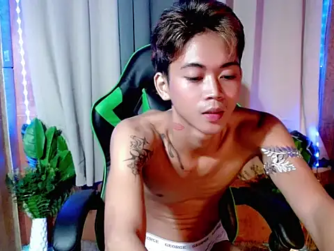 Snapshot of AsianCuteGuy21 chatting on 11/16/25, 11:27 AsianCuteGuy21 online show from 11/16/25, 11:27