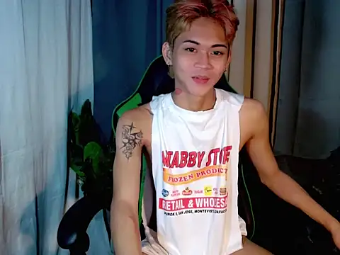 Snapshot of AsianCuteGuy21 chatting on 02/11/26, 02:11 AsianCuteGuy21 online show from 02/11/26, 02:11