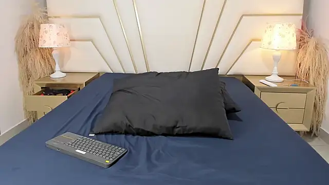 MaroxCute online show from 11/25/25, 11:27