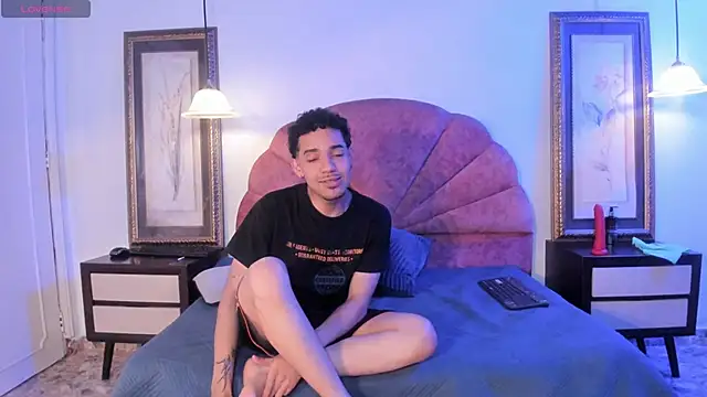 Snapshot of Suckdream1 chatting on 11/25/25, 09:04 Suckdream1 online show from 11/25/25, 09:04