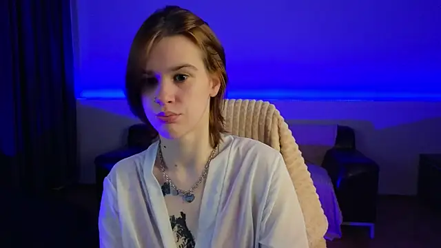 LoraPuffs online show from 06/09/26, 02:17