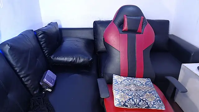 ebony amazing online show from 10/27/25, 01:59