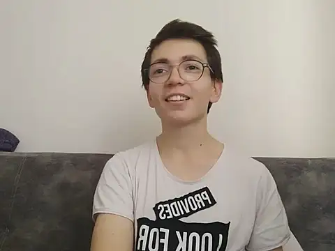 Snapshot of minikkdunyam chatting on 10/24/25, 01:40 minikkdunyam online show from 10/24/25, 01:40