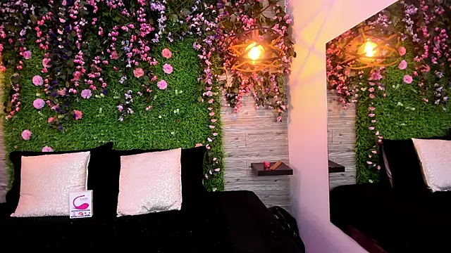 Snapshot of EmilyyRed chatting on 11/08/25, 09:13 EmilyyRed online show from 11/08/25, 09:13