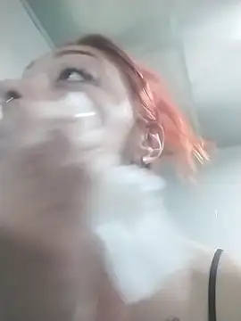 Snapshot of EmilyyRed chatting on 12/04/25, 06:05 EmilyyRed online show from 12/04/25, 06:05