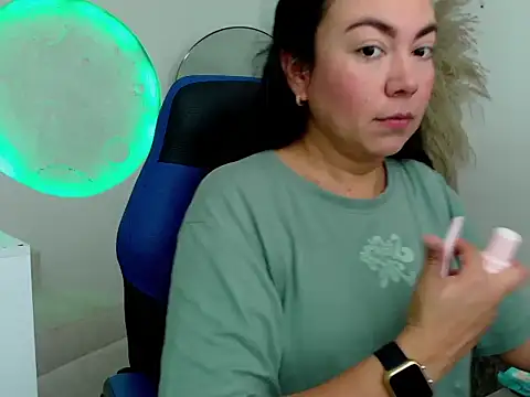 Yadis hot online show from 12/15/25, 10:14