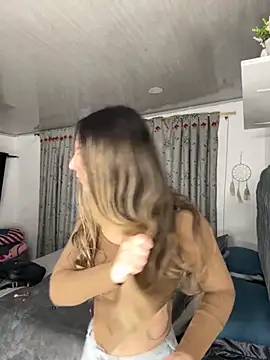 Snapshot of sarah_honey__ chatting on 10/28/25, 10:52 sarah honey online show from 10/28/25, 10:52