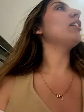 Snapshot of sarah_honey__ chatting on 11/03/25, 01:56 sarah honey online show from 11/03/25, 01:56