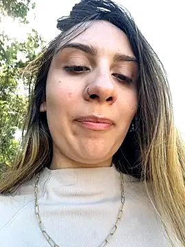 Snapshot of sarah_honey__ chatting on 11/07/25, 02:06 sarah honey online show from 11/07/25, 02:06