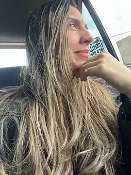 Snapshot of sarah_honey__ chatting on 11/10/25, 02:49 sarah honey online show from 11/10/25, 02:49