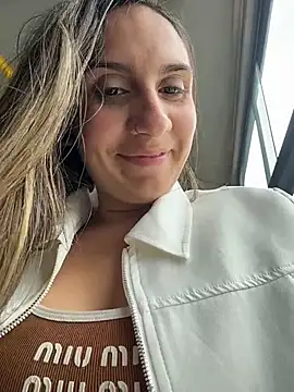 Snapshot of sarah_honey__ chatting on 11/20/25, 03:34 sarah honey online show from 11/20/25, 03:34