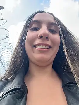 Snapshot of sarah_honey__ chatting on 12/01/25, 03:06 sarah honey online show from 12/01/25, 03:06