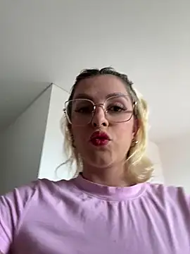 Snapshot of loremusis- chatting on 11/06/25, 07:37 loremusis- online show from 11/06/25, 07:37