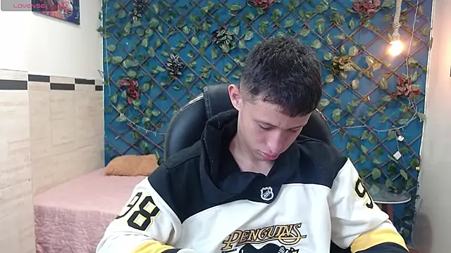 Garuo 18 online show from 11/14/25, 03:16