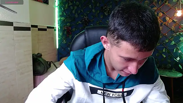 Garuo 18 online show from 11/16/25, 03:12