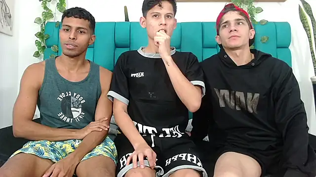 Snapshot of Hot_Boys_Latinos_X chatting on 10/31/25, 12:11 Hot Boys Latinos X online show from 10/31/25, 12:11