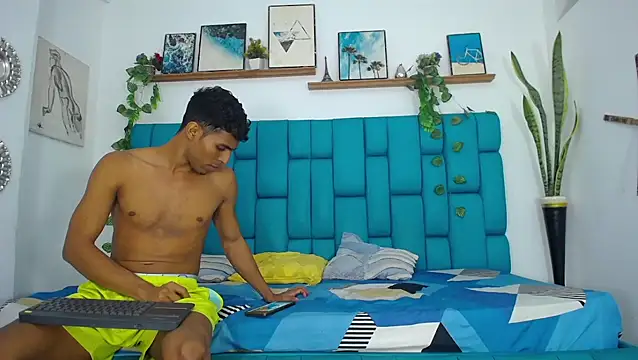 Snapshot of Hot_Boys_Latinos_X chatting on 11/17/25, 10:04 Hot Boys Latinos X online show from 11/17/25, 10:04