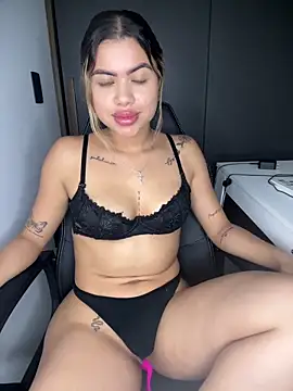 Alanna-foxx online show from 11/14/25, 04:00