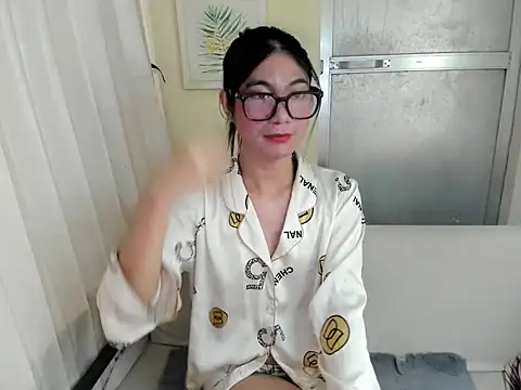 Snapshot of BigCockJade chatting on 12/17/25, 09:32 BigCockJade online show from 12/17/25, 09:32