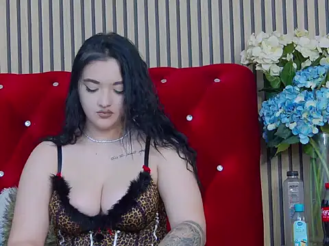 Snapshot of LaraBloom chatting on 11/21/25, 07:45 LaraBloom online show from 11/21/25, 07:45