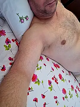 Snapshot of Efe53100 chatting on 11/10/25, 11:42 Efe53100 online show from 11/10/25, 11:42