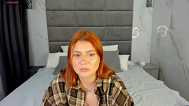 Snapshot of Susie_Porter chatting on 11/06/25, 01:50 Susie Porter online show from 11/06/25, 01:50