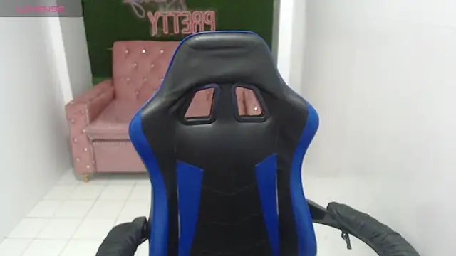 Snapshot of velvetvixen_t chatting on 11/14/25, 07:23 velvetvixen t online show from 11/14/25, 07:23