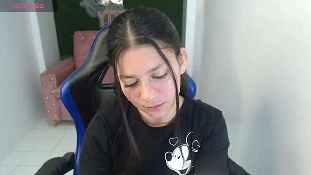 Snapshot of velvetvixen_t chatting on 11/15/25, 12:45 velvetvixen t online show from 11/15/25, 12:45