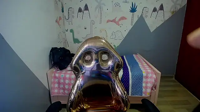 Snapshot of velvetvixen_t chatting on 12/14/25, 01:05 velvetvixen t online show from 12/14/25, 01:05