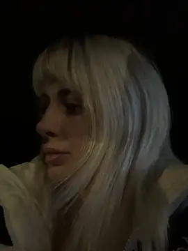 Snapshot of blondegirlx chatting on 01/18/26, 06:23 blondegirlx online show from 01/18/26, 06:23