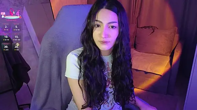 Snapshot of Mulan_Lo chatting on 12/14/25, 06:45 Mulan Lo online show from 12/14/25, 06:45