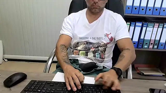 Evasionee online show from 07/28/26, 03:21