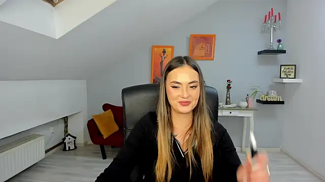 Snapshot of SerenLys chatting on 11/04/25, 08:19 SerenLys online show from 11/04/25, 08:19