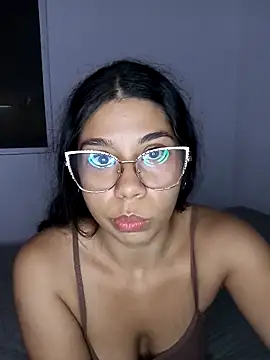 Snapshot of Angeeelina@xh chatting on 11/11/25, 12:32 Angeeelinaxh online show from 11/11/25, 12:32