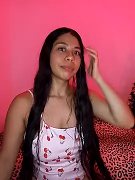 Snapshot of Angeeelina@xh chatting on 12/01/25, 04:28 Angeeelinaxh online show from 12/01/25, 04:28