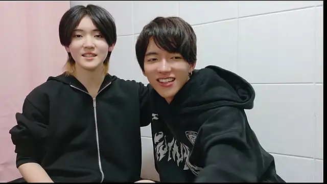 Snapshot of NORA_NEKO_2_2 chatting on 11/26/25, 01:34 NORA NEKO 2 2 online show from 11/26/25, 01:34