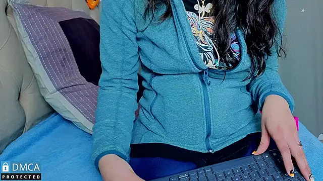 eva delight  online show from 11/07/25, 11:21