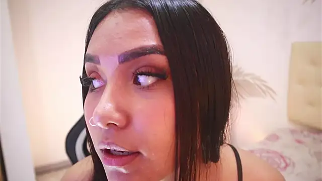 Snapshot of Isabelle_Lane chatting on 12/01/25, 12:43 Isabelle Lane online show from 12/01/25, 12:43