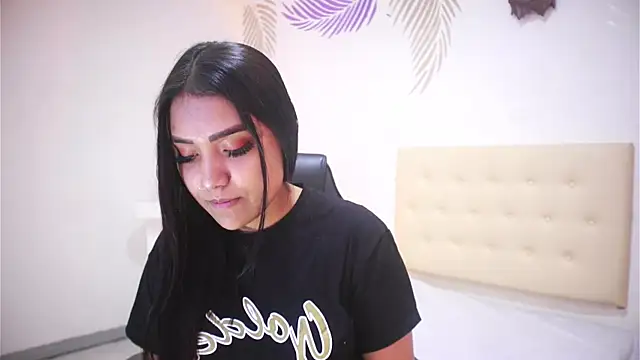 Snapshot of Isabelle_Lane chatting on 12/02/25, 12:32 Isabelle Lane online show from 12/02/25, 12:32