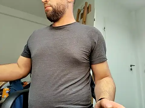 Snapshot of stripcumboy chatting on 10/24/25, 06:04 stripcumboy online show from 10/24/25, 06:04