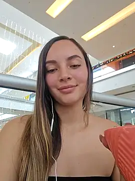 Snapshot of sophie-06 chatting on 11/25/25, 04:29 sophie-06 online show from 11/25/25, 04:29