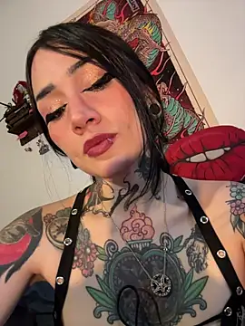 NinaHex online show from 11/18/25, 02:32