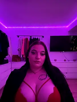 Snapshot of Aksinja05 chatting on 11/04/25, 02:05 Aksinja05 online show from 11/04/25, 02:05