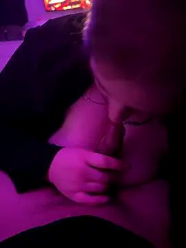 Snapshot of Aksinja05 chatting on 12/15/25, 10:25 Aksinja05 online show from 12/15/25, 10:25